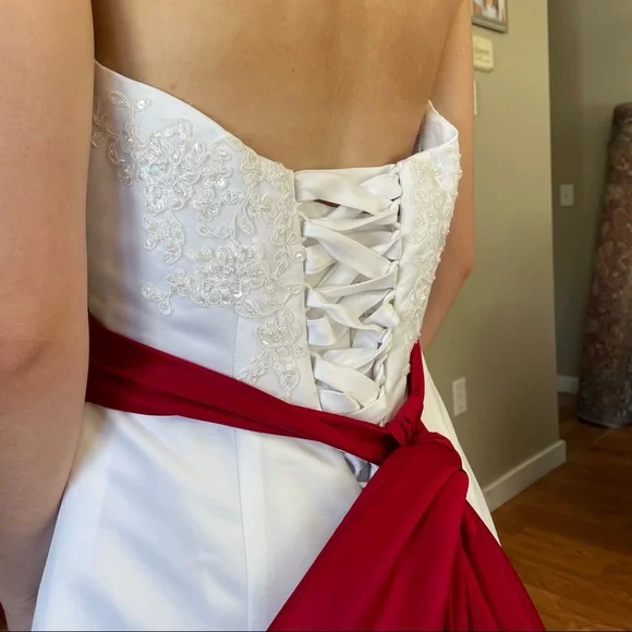 🆕 David’s Bridal Satin A-line Halter w/ Split Front Wedding Dress & Veil Sz. 10 - Picture 4 of 13